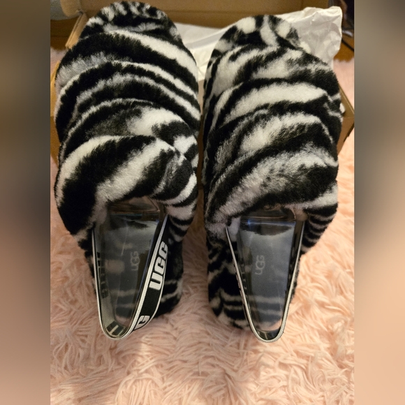 UGG Fluff Yeah Women's size 9! Zebra print! - Picture 6 of 13